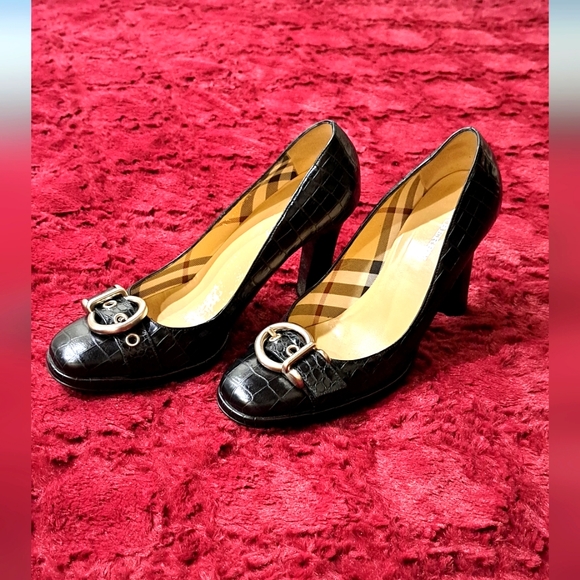 LIKE NEW BURBERRY HEELS - Picture 6 of 14